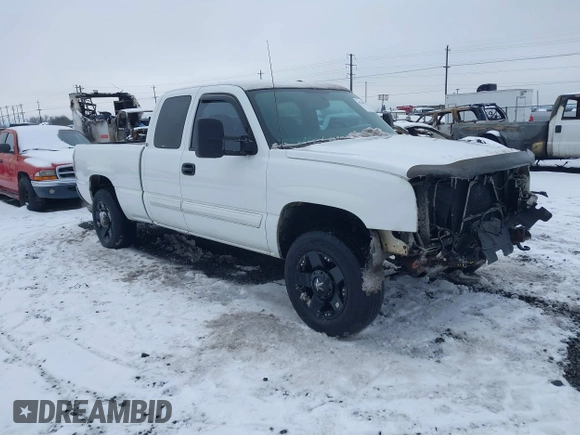 2004 Chevrolet Silverado 1500 with VIN 1GCEK19T44E162452, listed as a IAAI auction lot 41566130 with 222,817 mi miles and . Bid and sale history available at DreamBid. Image 1.