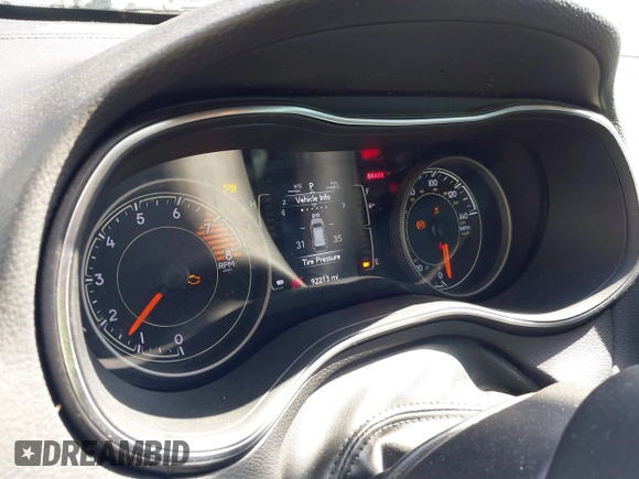 2019 Jeep Cherokee Latitude Plus z VIN 1C4PJMLX0KD346993, wystawiony jako IAAI lot #42373990 z przebiegiem 92 213 mil mil oraz . Historia ofert i sprzedaży dostępna na DreamBid. Obrazek 7.