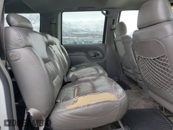 1997 GMC Suburban with VIN 3GKFK16RXVG501646, listed as a Copart auction lot 45849265 with 301,974 mi miles and Clean title. Bid and sale history available at DreamBid. Image 11.