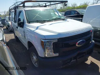 2018 Ford F-250 XL z VIN 1FTBF2A60JEC83073, wystawiony jako IAAI lot #41897105 z przebiegiem 115 228 mil mil oraz . Historia ofert i sprzedaży dostępna na DreamBid. Obrazek 1.