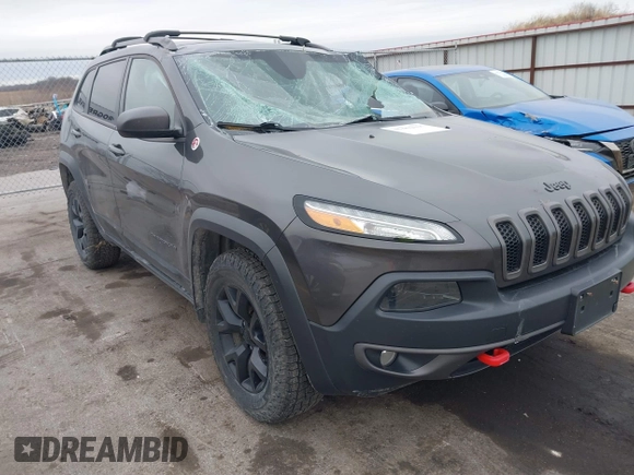 2015 Jeep Cherokee Trailhawk with VIN 1C4PJMBS0FW668730, listed as a IAAI auction lot 41462037 with 83,454 mi miles. Bid and sale history available at carsss.com. Image 1.