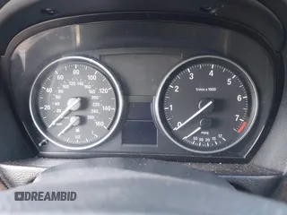 2008 BMW 3 Series 328xi z VIN WBAVC93578K043546, wystawiony jako IAAI lot #41987405 z przebiegiem Nie podano mil oraz . Historia ofert i sprzedaży dostępna na DreamBid. Obrazek 7.