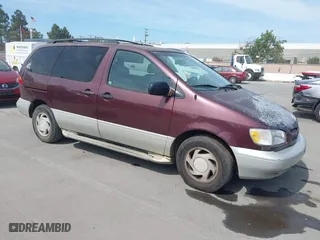 1998 Toyota Sienna LE with VIN 4T3ZF13C5WU010268, listed as a IAAI auction lot 42100402 with 258,934 mi miles. Bid and sale history available at carsss.com. Image 1.