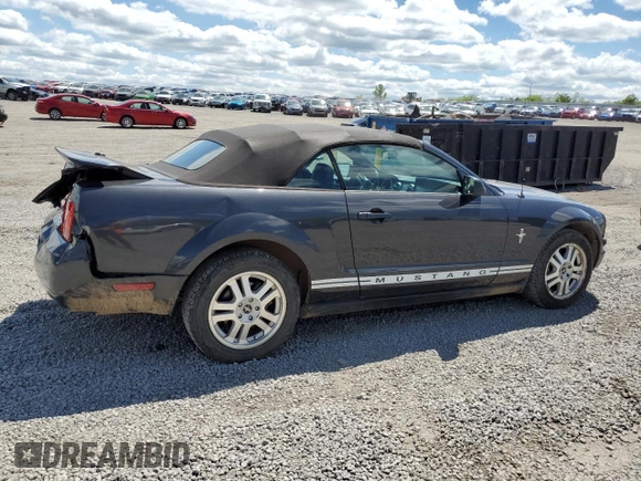 2007 Ford Mustang Deluxe z VIN 1ZVHT84N775320604, wystawiony jako Copart lot #55970295 z przebiegiem 164 642 mil mil oraz Szkoda całkowita • Salvage title. Historia ofert i sprzedaży dostępna na DreamBid. Obrazek 3.