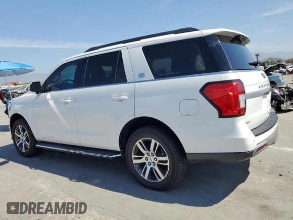 2022 Ford Expedition XLT with VIN 1FMJU1JT5NEA51183, listed as a Copart auction lot 54157545 with 32,969 mi miles and Salvage Title. Bid and sale history available at carsss.com. Image 2.