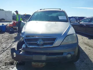 2003 Kia Sorento LX z VIN KNDJC733535052094, wystawiony jako IAAI lot #41461001 z przebiegiem 168 996 mil mil oraz . Historia ofert i sprzedaży dostępna na DreamBid. Obrazek 13.