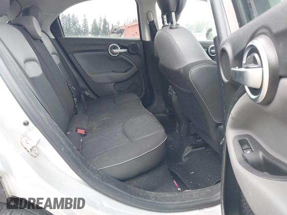2016 FIAT 500X Easy z VIN ZFBCFYBT8GP341121, wystawiony jako IAAI lot #42590758 z przebiegiem 79 443 mil mil oraz . Historia ofert i sprzedaży dostępna na DreamBid. Obrazek 8.