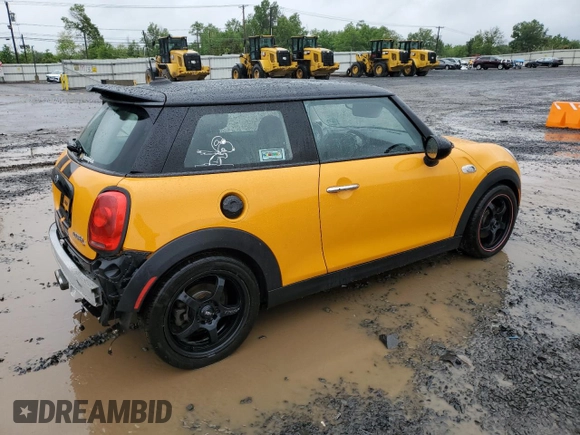 2016 MINI Hardtop S with VIN WMWXP7C54G3B33492, listed as a Copart auction lot 57098895 with 83,994 mi miles and Salvage title. Bid and sale history available at DreamBid. Image 3.