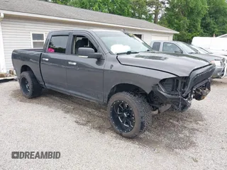 2018 Ram 1500 Big Horn z VIN 3C6RR7LT9JG176304, wystawiony jako IAAI lot #42270040 z przebiegiem 112 058 mil mil oraz . Historia ofert i sprzedaży dostępna na DreamBid. Obrazek 1.