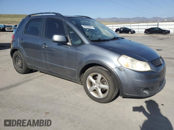 2009 Suzuki SX4 AWD z VIN JS2YB413895101919, wystawiony jako Copart lot #52235635 z przebiegiem 193 065 mil mil oraz Czysty tytuł • Clean title. Historia ofert i sprzedaży dostępna na DreamBid. Obrazek 4.