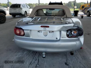 2004 Mazda MX-5 Miata LS z VIN JM1NB353X40404238, wystawiony jako Copart lot #61601895 z przebiegiem 110 549 mil mil oraz Szkoda całkowita • Salvage title. Historia ofert i sprzedaży dostępna na DreamBid. Obrazek 6.