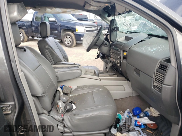 2004 Nissan Armada SE z VIN 5N1AA08A14N725173, wystawiony jako Copart lot #68176141 z przebiegiem Nie podano mil oraz Czysty tytuł • Clean title. Historia ofert i sprzedaży dostępna na DreamBid. Obrazek 5.