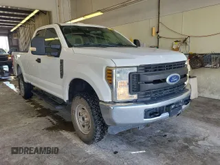 2019 Ford F-250 XL с VIN 1FT7X2B64KEE42034, выставлен на аукционе IAAI как лот 42785447 с пробегом 170 756 миль миль и . История ставок и продаж доступна на DreamBid. Изображение 9.