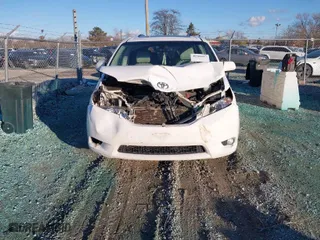 2013 Toyota Sienna XLE AAS with VIN 5TDYK3DC4DS305068, listed as a IAAI auction lot 40909667 with 227,746 mi miles. Bid and sale history available at carsss.com. Image 12.
