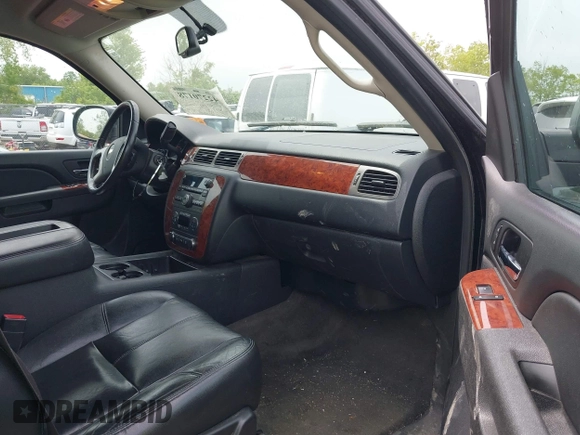 2012 Chevrolet Suburban LT with VIN 1GNSKJE75CR189265, listed as a IAAI auction lot 42270178 with 171,219 mi miles and . Bid and sale history available at DreamBid. Image 5.