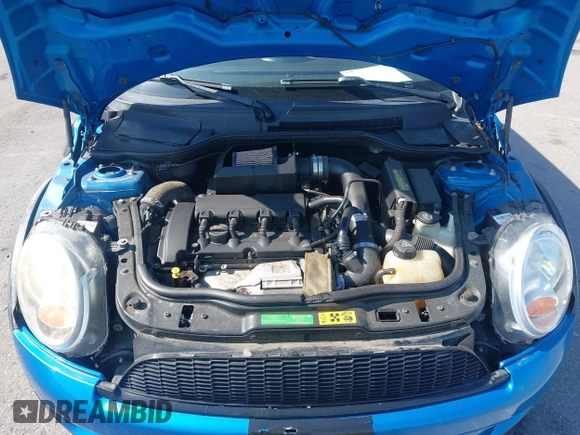2009 MINI Hardtop S with VIN WMWMF73539TT95350, listed as a IAAI auction lot 42196663 with 75,593 mi miles and . Bid and sale history available at DreamBid. Image 10.