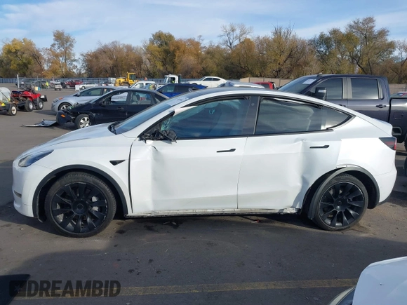 2021 Tesla Model Y Long Range with VIN 5YJYGDEE3MF098586, listed as a IAAI auction lot 40939802 with Not Provided miles and . Bid and sale history available at DreamBid. Image 13.