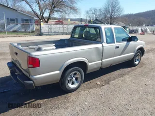 2003 Chevrolet S-10 with VIN 1GCCS19H438100436, listed as a IAAI auction lot 41891848 with 117,907 mi miles and . Bid and sale history available at DreamBid. Image 4.