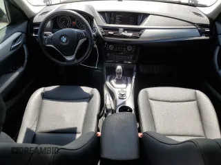 2014 BMW X1 xDrive28i z VIN WBAVL1C57EVY10873, wystawiony jako Copart lot #57914375 z przebiegiem 114 153 mil mil oraz Szkody całkowita. Historia ofert i sprzedaży dostępna na DreamBid. Obrazek 8.