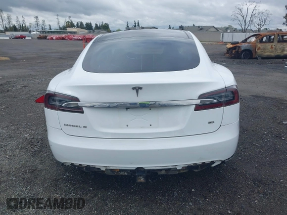 2013 Tesla Model S с VIN 5YJSA1CN0DFP31750, выставлен на аукционе IAAI как лот 41911343 с пробегом 209 664 миль миль и . История ставок и продаж доступна на DreamBid. Изображение 17.