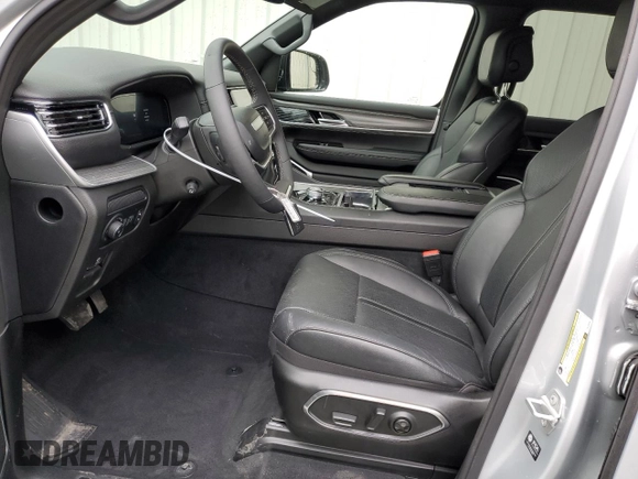 2023 Jeep Wagoneer Series II с VIN 1C4SJRBPXPS530608, выставлен на аукционе Copart как лот 49929194 с пробегом 11 180 миль миль и . История ставок и продаж доступна на DreamBid. Изображение 7.