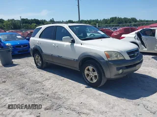 2006 Kia Sorento LX z VIN KNDJD733865590726, wystawiony jako IAAI lot #42546478 z przebiegiem 179 633 mil mil oraz . Historia ofert i sprzedaży dostępna na DreamBid. Obrazek 1.