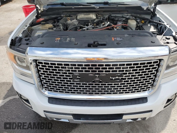 2016 GMC Sierra 2500HD Denali z VIN 1GT12UE84GF272949, wystawiony jako Copart lot #50641015 z przebiegiem 270 501 mil mil oraz Szkoda całkowita • Salvage title. Historia ofert i sprzedaży dostępna na DreamBid. Obrazek 11.