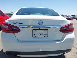 2018 Nissan Altima 2.5 SR with VIN 1N4AL3AP6JC299492, listed as a IAAI auction lot 42137817 with 109,367 mi miles. Bid and sale history available at carsss.com. Image 17.