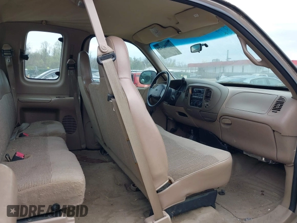 1997 Ford F-150 XL with VIN 1FTDX18W9VNC18055, listed as a IAAI auction lot 41982829 with 189,513 mi miles. Bid and sale history available at carsss.com. Image 8.