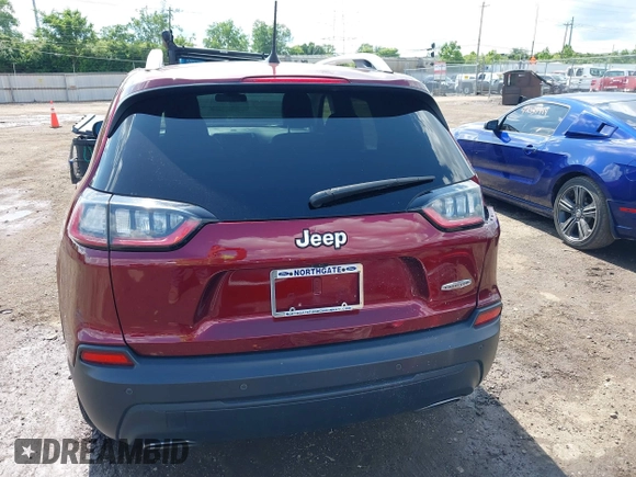 2019 Jeep Cherokee Latitude Plus z VIN 1C4PJLLN2KD147453, wystawiony jako IAAI lot #42552461 z przebiegiem 84 456 mil mil oraz . Historia ofert i sprzedaży dostępna na DreamBid. Obrazek 17.