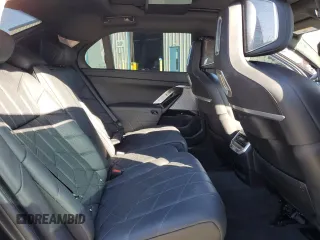 2024 BMW i7 eDrive50 z VIN WBY43EJ09RCP90865, wystawiony jako Copart lot #71088294 z przebiegiem Nie podano mil oraz Szkody całkowita. Historia ofert i sprzedaży dostępna na DreamBid. Obrazek 12.
