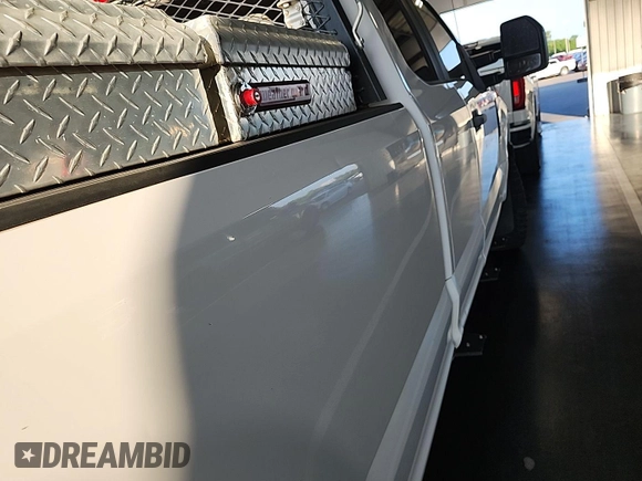 2018 Ford F-250 XL z VIN 1FT7X2B64JEB43318, wystawiony jako IAAI lot #42879295 z przebiegiem 215 145 mil mil oraz . Historia ofert i sprzedaży dostępna na DreamBid. Obrazek 22.