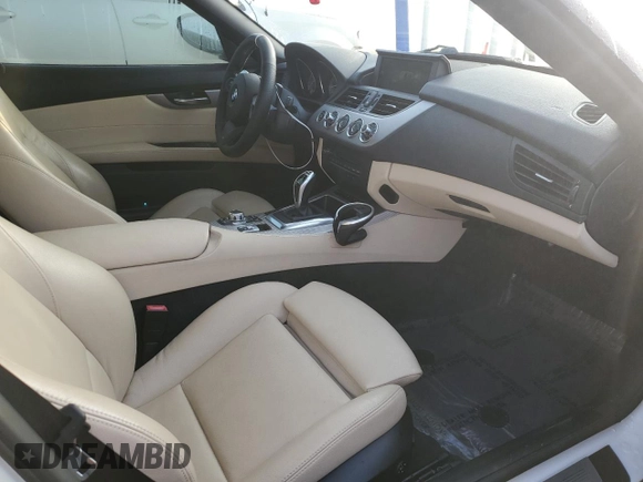 2011 BMW Z4 sDrive35is with VIN WBALM1C55BE393706, listed as a Copart auction lot 81055784 with 87,901 mi miles and Clean title. Bid and sale history available at DreamBid. Image 8.