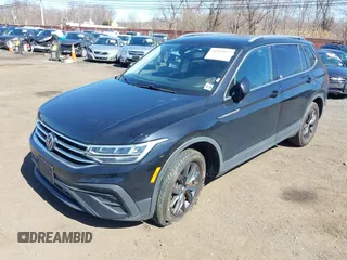 2024 Volkswagen Tiguan SE z VIN 3VVMB7AX0RM048335, wystawiony jako IAAI lot #41810972 z przebiegiem 29 467 mil mil oraz . Historia ofert i sprzedaży dostępna na DreamBid. Obrazek 18.