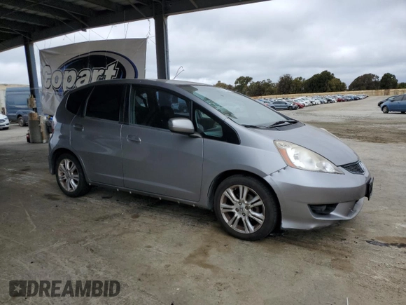 2009 Honda Fit Sport z VIN JHMGE884X9C002533, wystawiony jako Copart lot #62222155 z przebiegiem 133 148 mil mil oraz Czysty tytuł • Clean title. Historia ofert i sprzedaży dostępna na DreamBid. Obrazek 4.