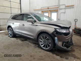 2020 Lincoln Nautilus Reserve z VIN 2LMPJ8K93LBL02777, wystawiony jako Copart lot #59559575 z przebiegiem Nie podano mil oraz Szkoda całkowita • Salvage title. Historia ofert i sprzedaży dostępna na DreamBid. Obrazek 4.