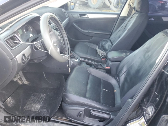 2013 Volkswagen Jetta SE z VIN 3VWDP7AJ9DM383126, wystawiony jako Copart lot #46524325 z przebiegiem 129 488 mil mil oraz Szkoda całkowita • Salvage title. Historia ofert i sprzedaży dostępna na DreamBid. Obrazek 7.