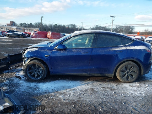 2024 Tesla Model Y Long Range with VIN 7SAYGDEE2RF129577, listed as a IAAI auction lot 41357180 with 6,697 mi miles and . Bid and sale history available at DreamBid. Image 14.