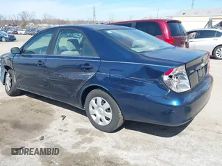 2002 Toyota Camry LE z VIN JTDBE32KX20111362, wystawiony jako IAAI lot #41820475 z przebiegiem 270 091 mil mil oraz . Historia ofert i sprzedaży dostępna na DreamBid. Obrazek 3.