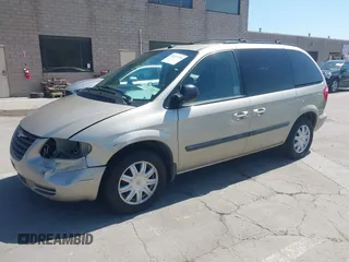 2005 Chrysler Town & Country with VIN 1C4GP45R25B370709, listed as a IAAI auction lot 42034770 with 147,675 mi miles. Bid and sale history available at carsss.com. Image 18.