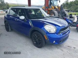 2016 MINI Countryman S z VIN WMWZC3C50GWT08698, wystawiony jako IAAI lot #42493302 z przebiegiem 61 306 mil mil oraz . Historia ofert i sprzedaży dostępna na DreamBid. Obrazek 1.