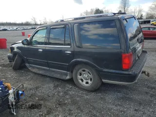 2001 Lincoln Navigator z VIN 5LMFU28R01LJ32925, wystawiony jako Copart lot #83013504 z przebiegiem 132 750 mil mil oraz Szkody całkowita. Historia ofert i sprzedaży dostępna na DreamBid. Obrazek 2.
