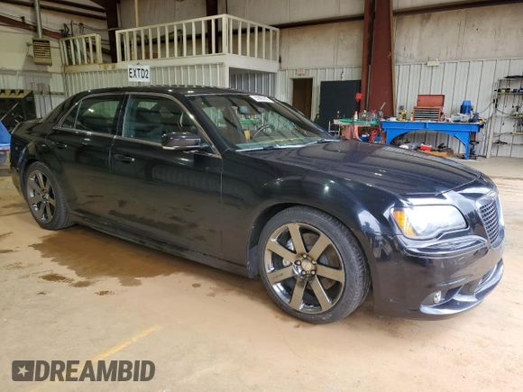 2013 Chrysler 300 SRT-8 z VIN 2C3CCAFJ5DH652791, wystawiony jako Copart lot #55895915 z przebiegiem 146 485 mil mil oraz Szkoda całkowita • Salvage title. Historia ofert i sprzedaży dostępna na DreamBid. Obrazek 4.