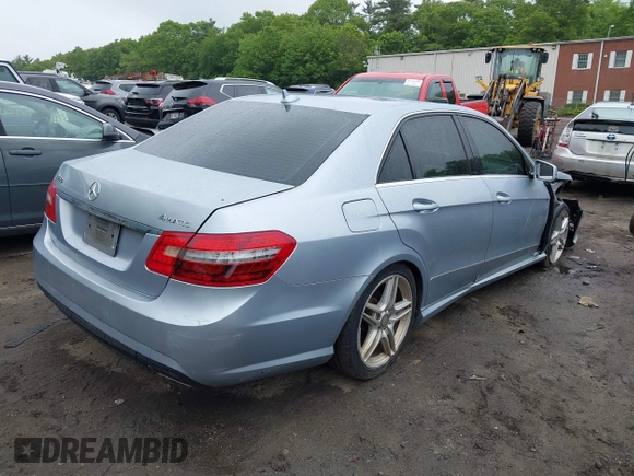 2013 Mercedes-Benz E 350 Luxury z VIN WDDHF8JB2DA675225, wystawiony jako IAAI lot #42316651 z przebiegiem 127 087 mil mil oraz . Historia ofert i sprzedaży dostępna na DreamBid. Obrazek 4.
