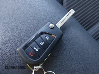 2020 Toyota Camry SE z VIN 4T1G11AK2LU392182, wystawiony jako IAAI lot #41667278 z przebiegiem 41 506 mil mil oraz . Historia ofert i sprzedaży dostępna na DreamBid. Obrazek 11.