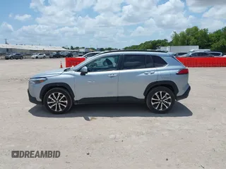 2024 Toyota Corolla Cross XLE с VIN 7MUEAABG9RV080854, выставлен на аукционе IAAI как лот 42532954 с пробегом 32 447 миль миль и . История ставок и продаж доступна на DreamBid. Изображение 14.