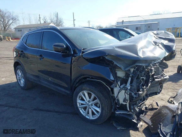 2018 Nissan Rogue Sport SV with VIN JN1BJ1CR4JW267889, listed as a IAAI auction lot 41747685 with 98,857 mi miles. Bid and sale history available at carsss.com. Image 1.