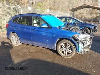 2017 BMW X1 xDrive28i z VIN WBXHT3C34H5F79466, wystawiony jako IAAI lot #41922354 z przebiegiem 123 555 mil mil oraz . Historia ofert i sprzedaży dostępna na DreamBid. Obrazek 1.