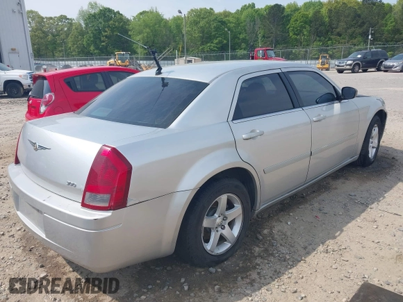 2006 Chrysler 300 with VIN 2C3KA43R96H505406, listed as a IAAI auction lot 42047014 with 257,628 mi miles. Bid and sale history available at carsss.com. Image 4.