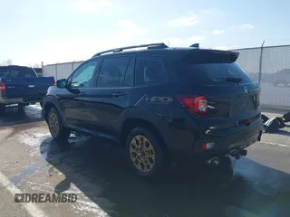 2022 Honda Passport TrailSport z VIN 5FNYF8H63NB015562, wystawiony jako IAAI lot #41914797 z przebiegiem 58 084 mil mil oraz . Historia ofert i sprzedaży dostępna na DreamBid. Obrazek 3.
